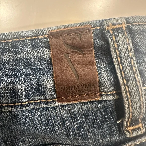 Simply Vera Vera Wang Blue Floral Embroidered‎ Cropped Jeans - Picture 7 of 9